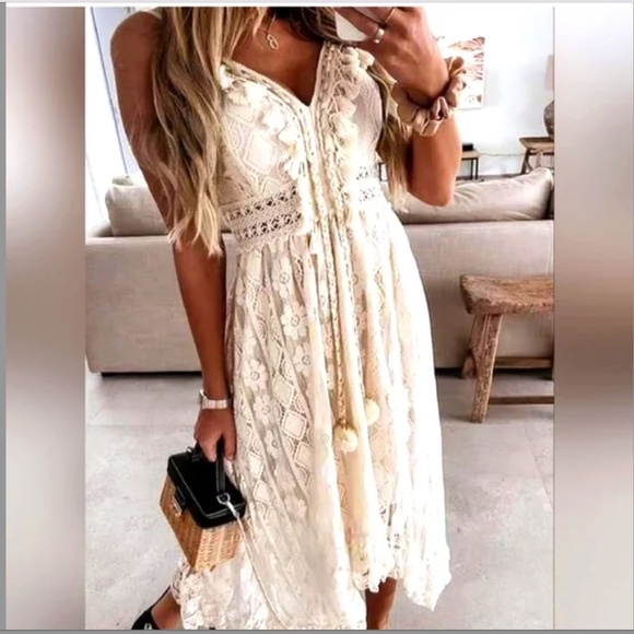 BOHO WHITE LACE DRESS WITH TASSLES! - Picture 3 of 10